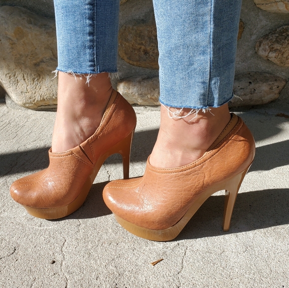 BCBGMAXAZRIA Platforms - Picture 1 of 5